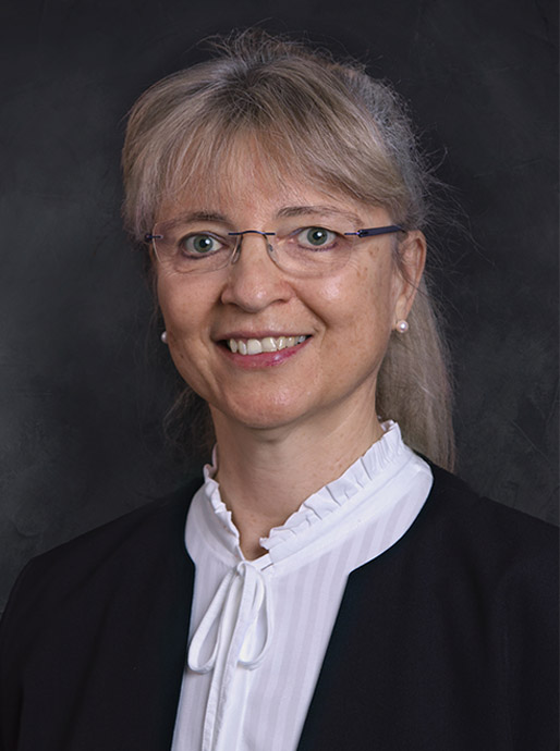 Elle est une courtière enregistrée et travaille à Winterthour pour PRO VITA AG.