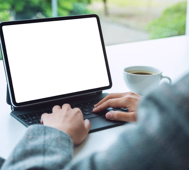 In Bern gehen die Uhren immer etwas langsamer, was sich jedoch äusserst positiv auf die Arbeitsqualität der PRO VITA Versicherungsexpertinnen und -experten auswirkt und Ihnen als Kunden einen zuverlässigen Schutz und ein sorgenfreies Leben ermöglicht.